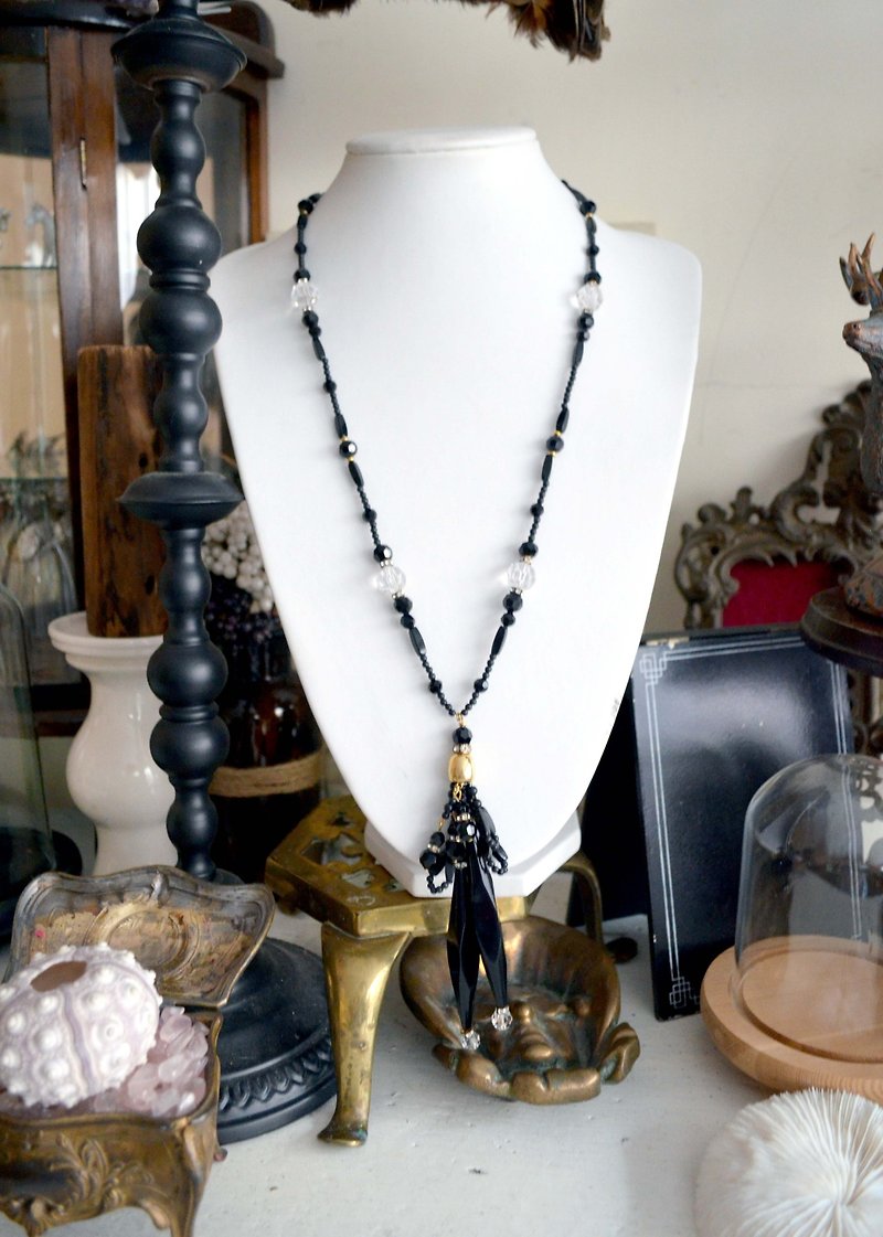 Vintage black resin bead texture necklace noble and elegant Japanese second-hand medieval jewelry vintage - สร้อยคอ - วัสดุอื่นๆ สีดำ