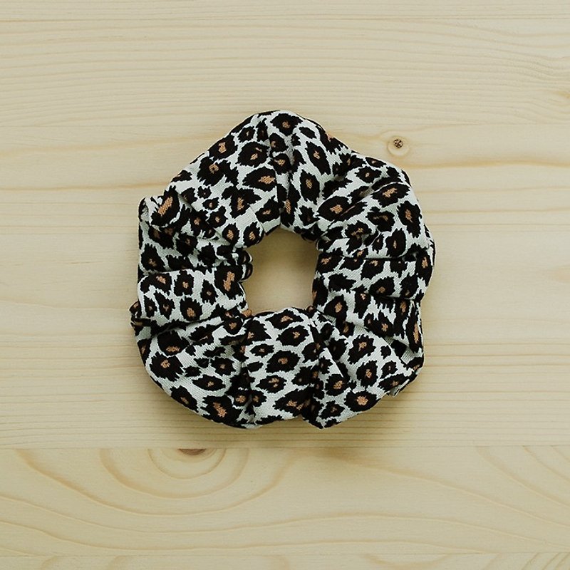 Classic leopard hair bundles / large intestine ring donut hair ring - Hair Accessories - Cotton & Hemp Black