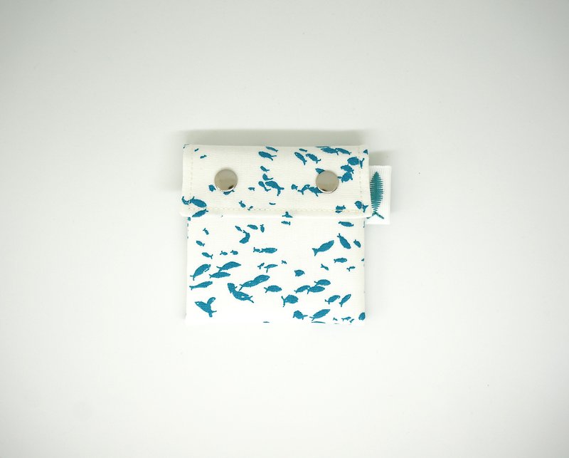 / Fish wandering // headset bag / 3C wire package / coin purse - หูฟัง - ผ้าฝ้าย/ผ้าลินิน หลากหลายสี