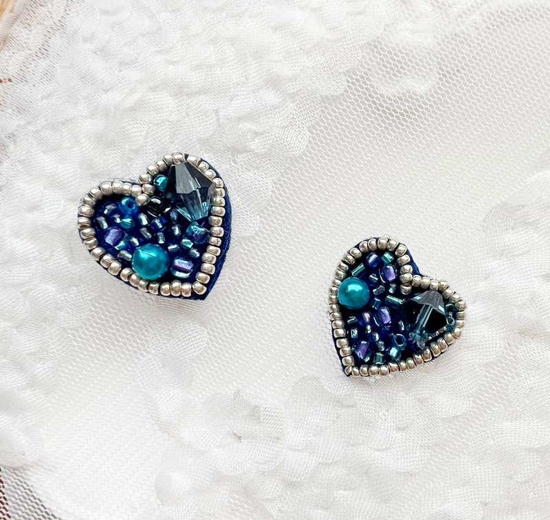 Ocean Star Heart Hand Embroidered Beaded Earrings Ring - ต่างหู - ไข่มุก ขาว