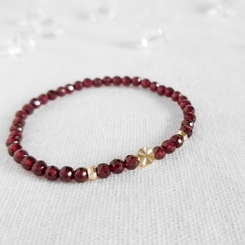 Garnet Bracelet | Dainty Minimalist Crystal Bracelet | January Birthstone - สร้อยข้อมือ - คริสตัล สีแดง