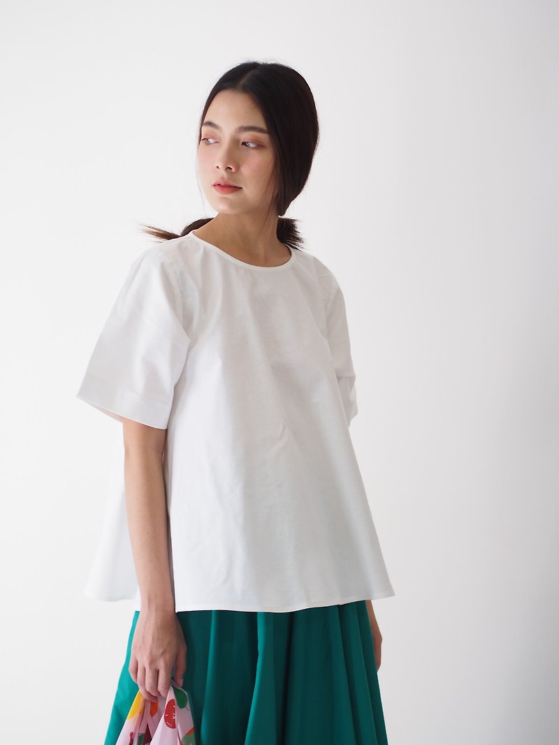 ManiBleu Circle Short Sleeve Top - White - เสื้อผู้หญิง - ผ้าฝ้าย/ผ้าลินิน ขาว