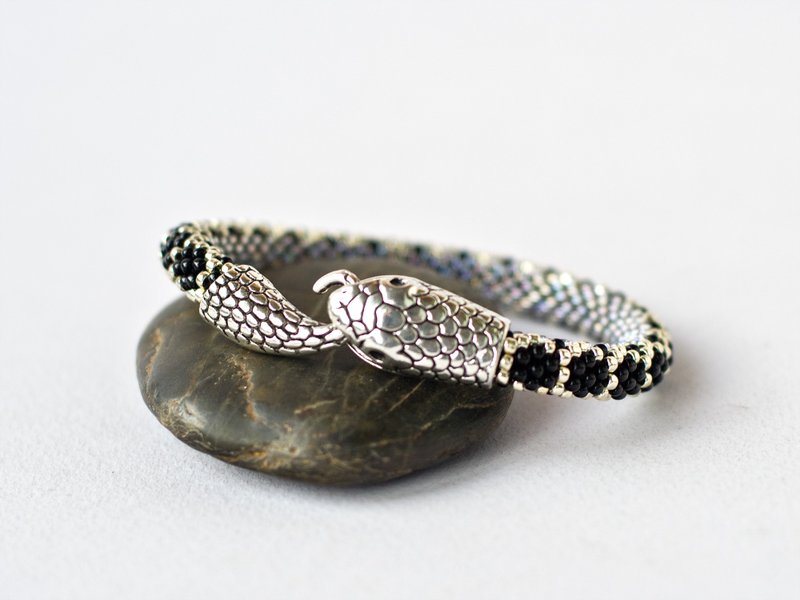 Snake bracelet, Ouroboros, Unisex bracelet, Beaded bracelet, Mothers day gift - 手鍊/手環 - 玻璃 灰色