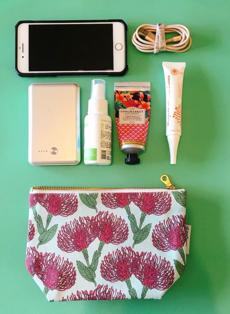 aLoveSupreme South African Wenqing designer hand-painted colorful cosmetic bag _ red needle-shaped emperor on blue background - กระเป๋าเครื่องสำอาง - ผ้าฝ้าย/ผ้าลินิน 