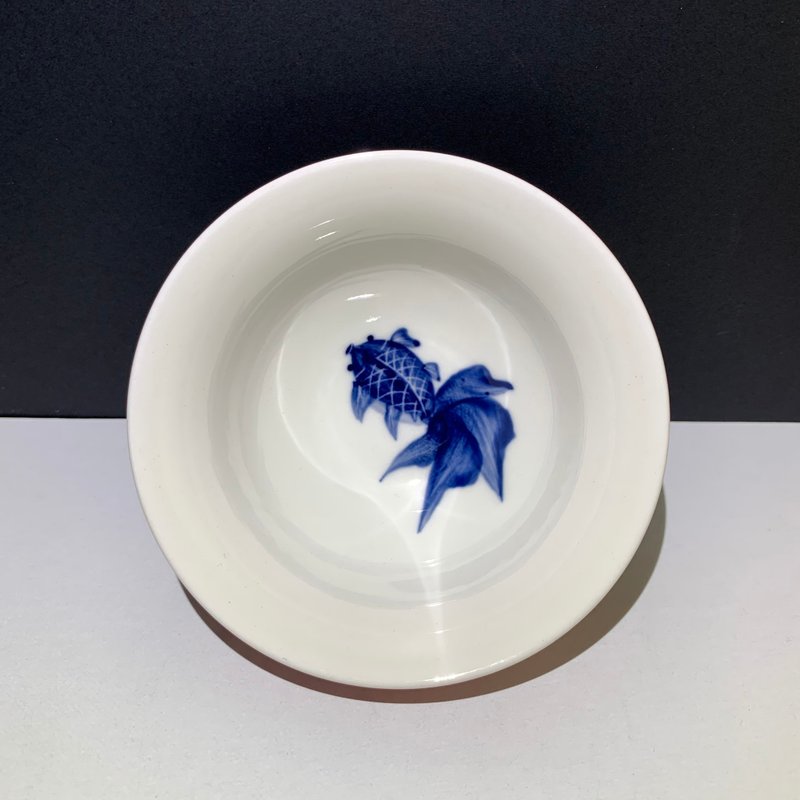 手繪金魚 孔雀開屏飲杯 / 邱毓寧 / 鶯歌燒 / A09 - 茶壺/茶杯/茶具 - 瓷 多色