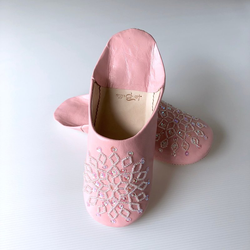 手縫い刺繍の上品バブーシュ　ノアラ　薄ピンク - その他 - 革 ピンク