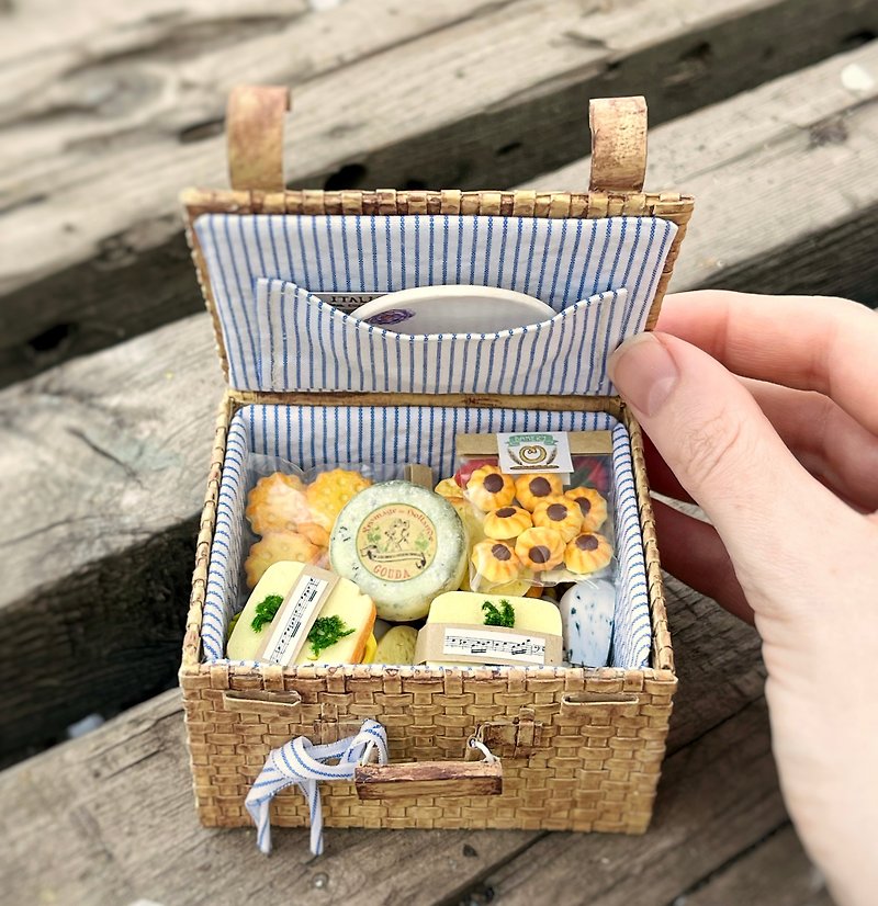 Miniature picnic basket filled with food (scale 1:6)