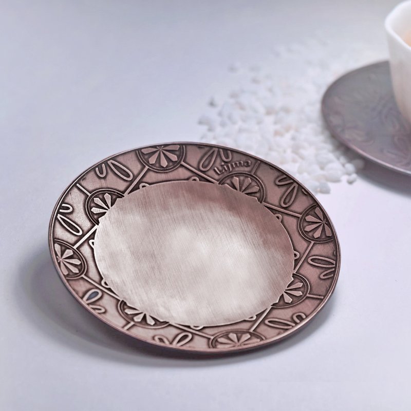 鍛敲蝕刻小茶杯托-吉壽盤長(小吉紋7.5cm)【客製化】【禮盒】 - 擺飾/家飾品 - 其他材質 咖啡色