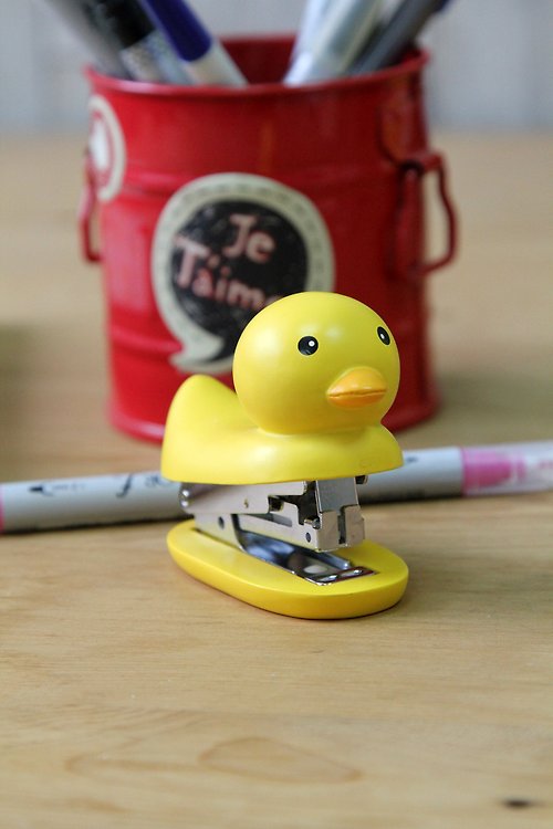 SÜSS Living生活良品 日本Magnets療癒系列 黃色小鴨造型10號針小釘書機