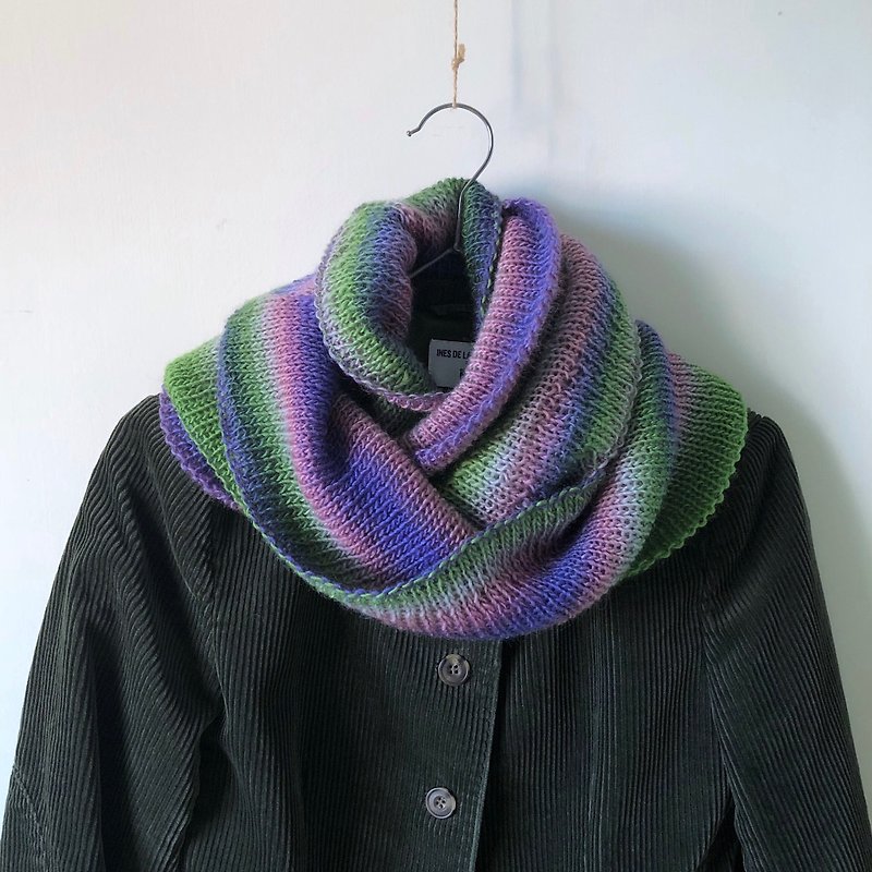 Jellyfish - Gradient color - handmade wool neck scarf sold no longer made - ผ้าพันคอถัก - ขนแกะ หลากหลายสี