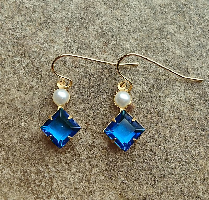 Vintage Glass Earrings with Glass Pearls - ต่างหู - แก้ว สีน้ำเงิน
