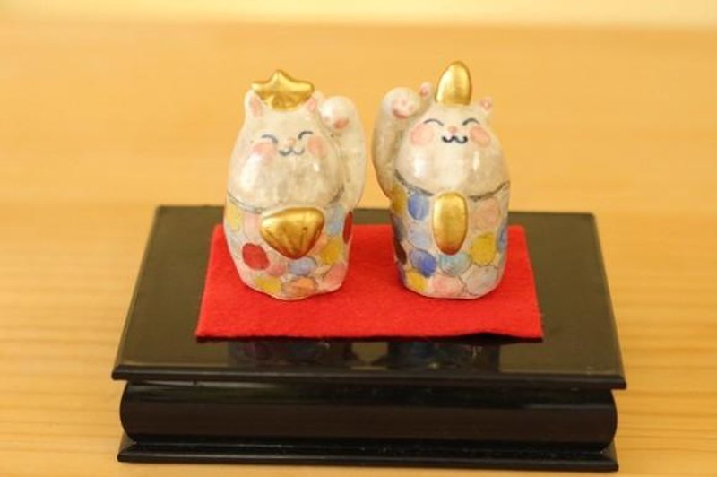 A pottery inviting cat's day. - Items for Display - Other Materials 