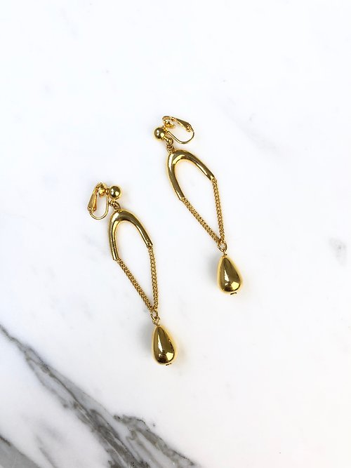 BOITE LAQUE Vintage 70s Nina Ricci for Avon Dangle Gold Earrings
