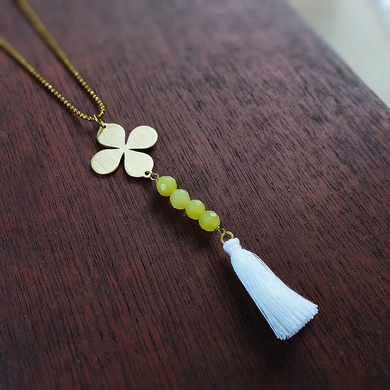 Flower brass with moon stone and tassel necklace (product code : ne003) - 項鍊 - 銅/黃銅 白色