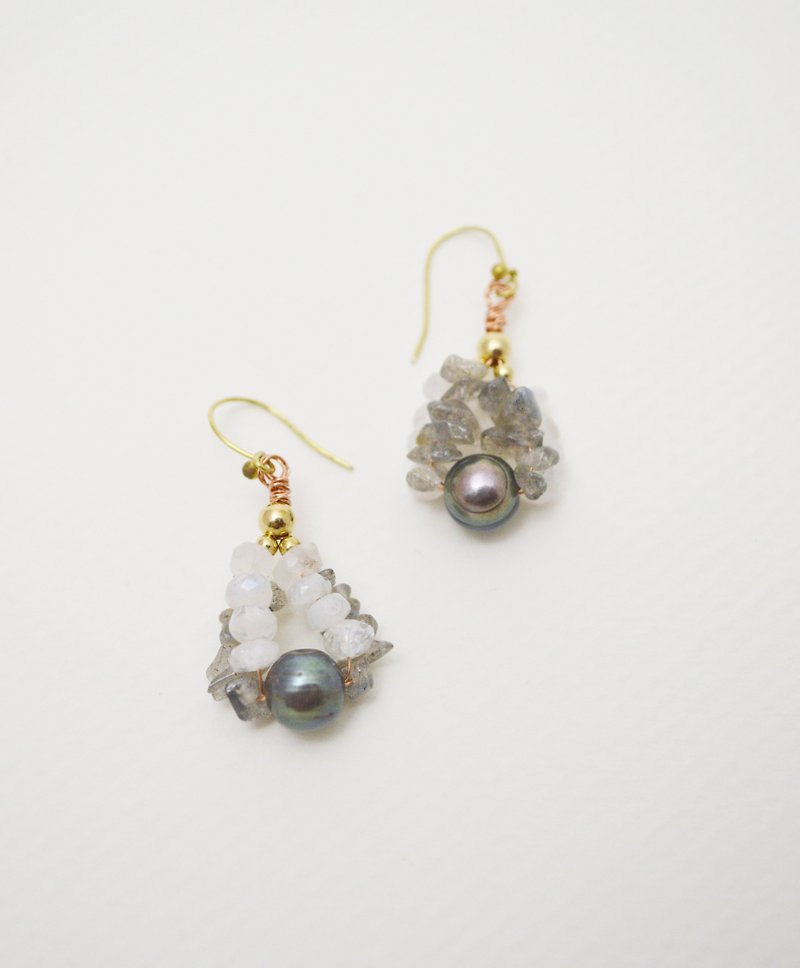 Untitled-Labradorite‧Moonstone‧Black Pearl‧Brass.Copper Drop Long Earrings - ต่างหู - ทองแดงทองเหลือง หลากหลายสี
