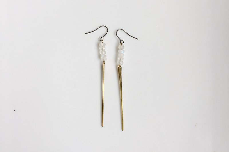 Moonlight simple brass natural stone modeling earrings - ต่างหู - โลหะ ขาว