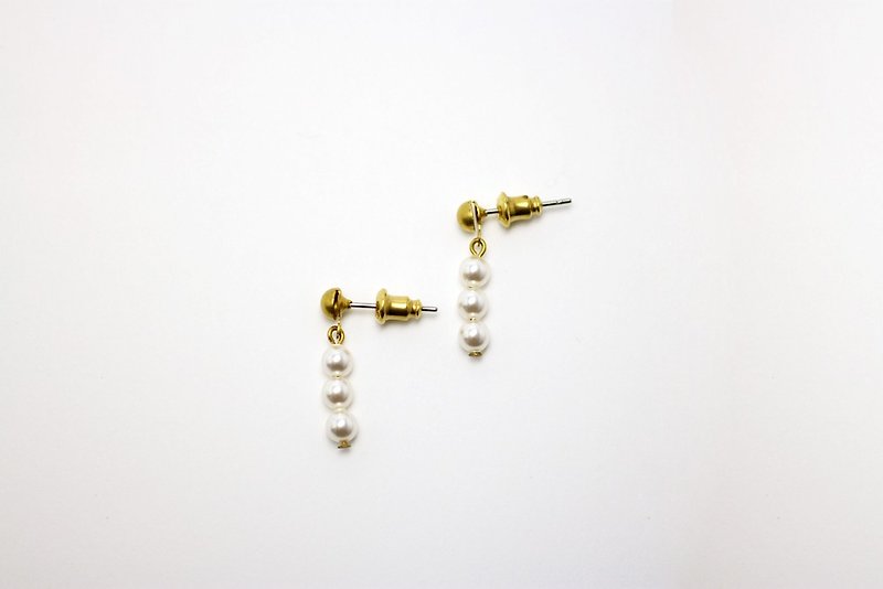 Small Pearl Swarovski Crystal Pearl Earrings - ต่างหู - เครื่องเพชรพลอย ขาว
