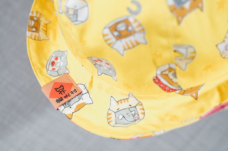 人戴的貓帽 雙面皆可戴 外面口罩貓 翻過來蜜桃貓 一秒變甜好簡單 - 帽子 - 棉．麻 黃色