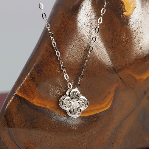 IRIZA Jewellery 18K金四葉草鑽石項鏈 The Dancing Clover Diamond Necklace