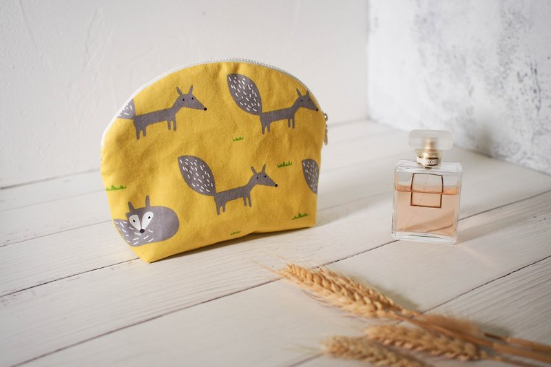 (customized goods) mermaid series cosmetic bag / clutch bag / limited edition handmade bag / yellow fox models / pre-order - กระเป๋าคลัทช์ - ผ้าฝ้าย/ผ้าลินิน สีเหลือง