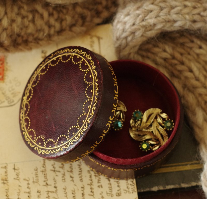 古董少見真皮描金酒紅色圓形戒指盒珠寶盒 W708 - 擺飾/家飾品 - 其他金屬 銀色