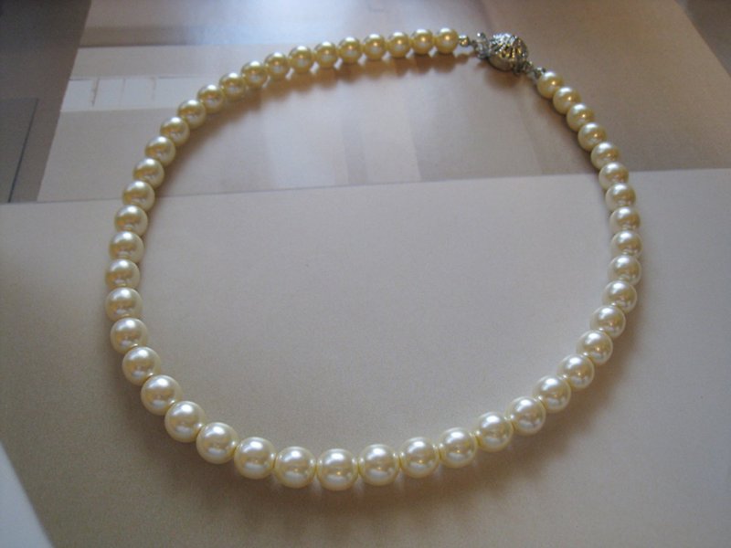 Silky Pearl Necklace / 40cm..8mm : Cream Bridal* - Necklaces - Pearl White