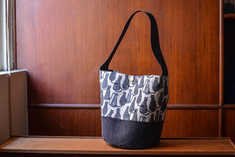 Calm cat - Shoulder bag - Handbags & Totes - Cotton & Hemp Gray