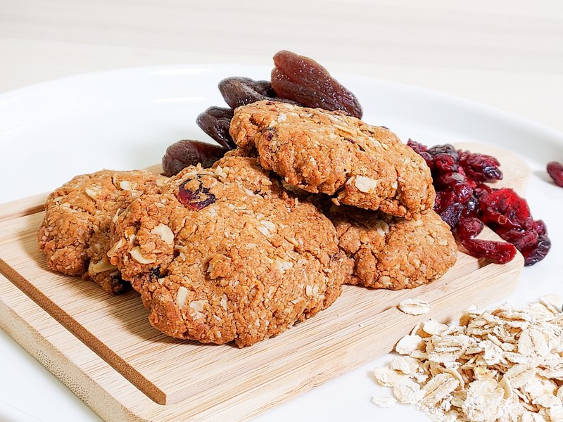 Vegan Gluten-free Apricot Cranberry Oatmeal Cookies - Snacks - Fresh Ingredients Orange