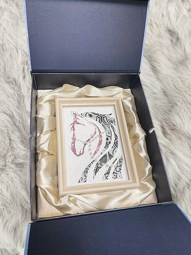 2026 午年 パール錦緞画飾り - 置物 - その他の素材 多色