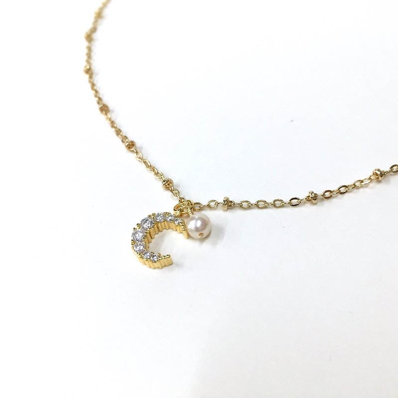 [Ruo Sang] Lover of the Moon. Moon shaped pearl necklace. Natural pearl. 24K real gold-plated super color-preserving bean chain. Super Flash Stone. Hand made necklace/necklace/clavicle chain/short chain - Necklaces - Gemstone Gold