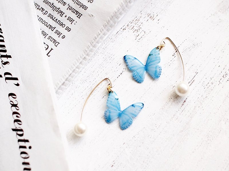 Light Blue Butterfly Earrings With Pearl, Dainty 14k Gold Fill / Deformed hook - ต่างหู - วัสดุอื่นๆ สีน้ำเงิน