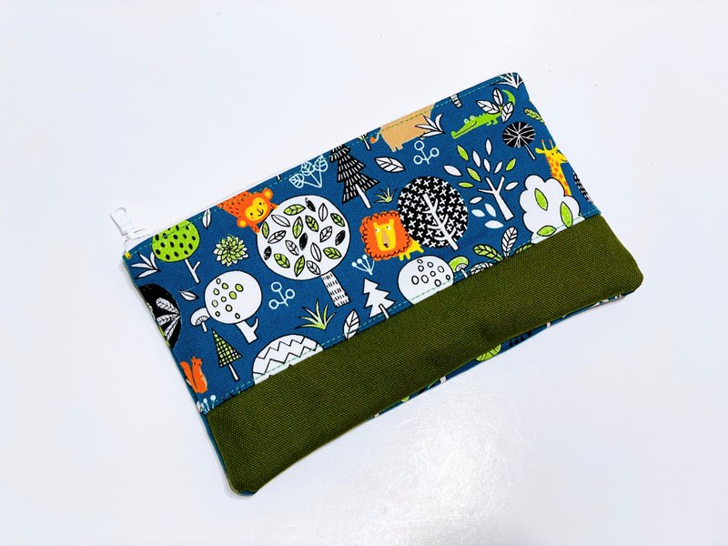 Flat pencil case, storage bag Forest style can be embroidered for free - กล่องดินสอ/ถุงดินสอ - ผ้าฝ้าย/ผ้าลินิน สีเขียว