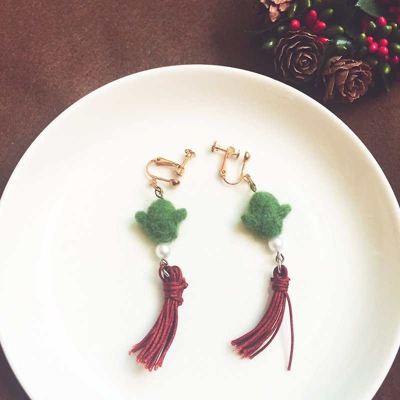 Mini fleshy handmade tassel earrings - Cactus _ can be changed clip - Earrings & Clip-ons - Wool Green