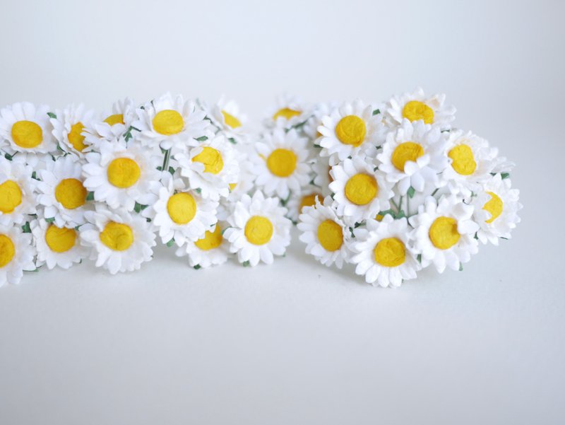 Paper Flower, 100 pieces DIY small daisy flower size 1.5 cm., white color - Other - Paper White