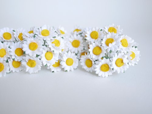 makemefrompaper Paper Flower, 100 pieces DIY small daisy flower size 1.5 cm., white color