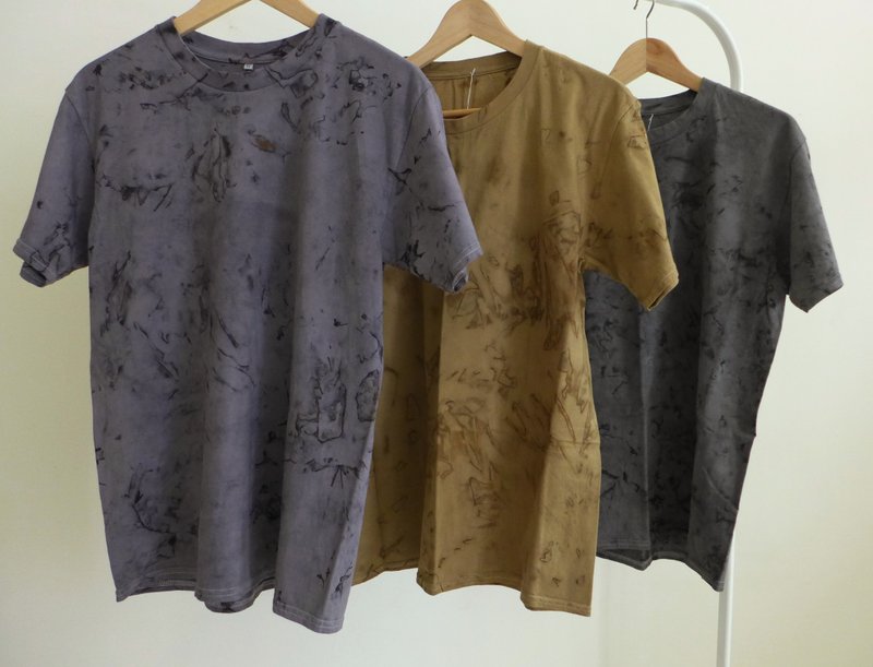 鐵鏽染+植物染短袖t-shirt - 男 T 恤 - 棉．麻 灰色