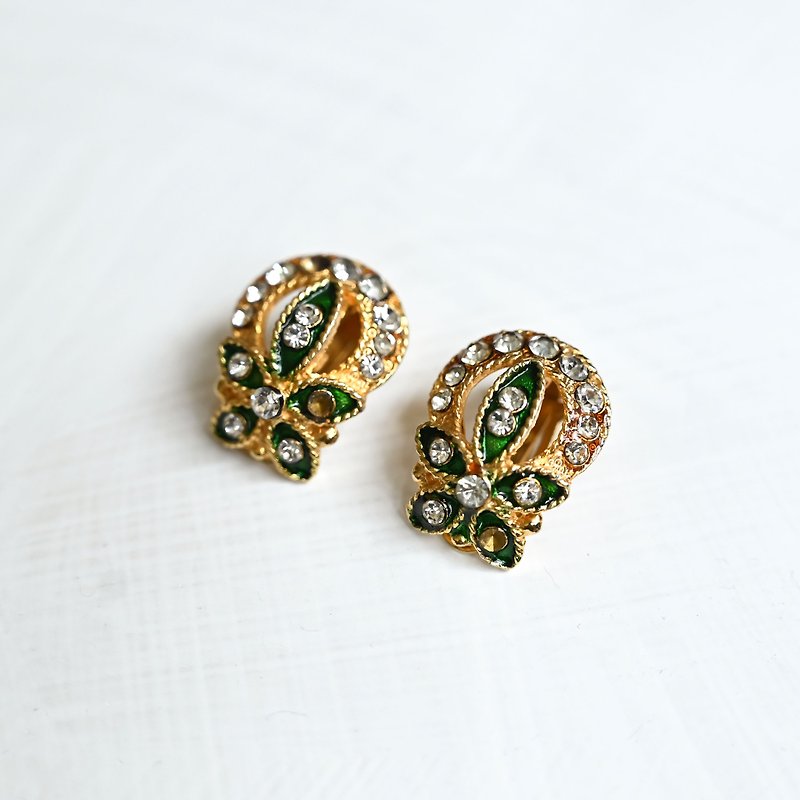 [Egg plant vintage] Pine green eye-shaped metal enamel Clip-On antique earrings - Earrings & Clip-ons - Other Metals Green