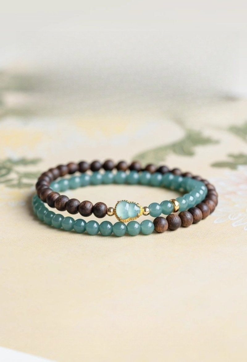 Agarwood + Jadeite Bracelet / Prayer Beads Single Loop Natural Blue Water Jadeite 925 Silver Plated Gold - สร้อยข้อมือ - หยก สีเขียว