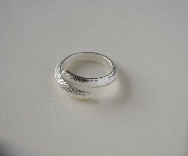 Open Winding Cat Ring Open Winding Cat Ring