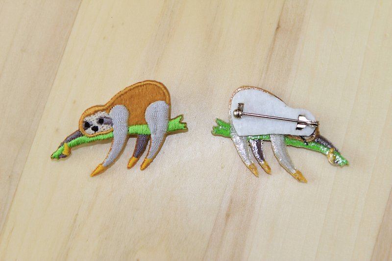 Cloth Embroidery Pin - Small Sloth Series Soft Pants Sloth (Single) - Badges & Pins - Thread 