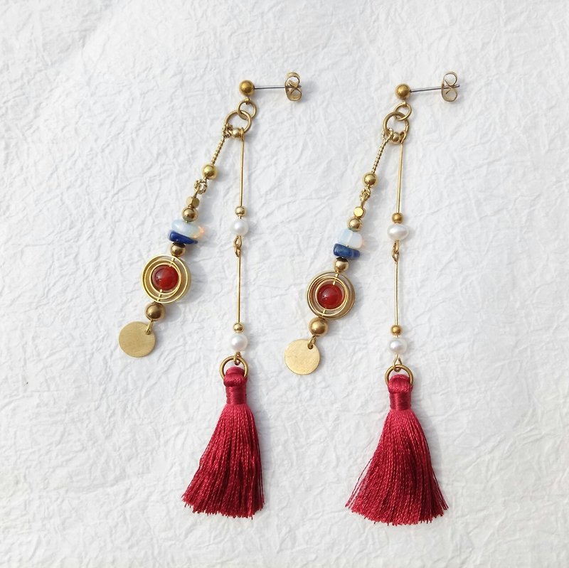 Red Bronze dance ethnic romantic Su earrings Ear / Clip-On - ต่างหู - โลหะ สีทอง