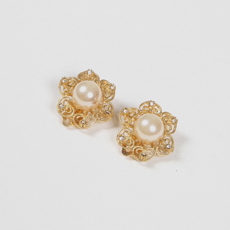 [Egg Plant Vintage] Flashing Sun Pearl Vintage Ear Clips Antique Earrings - Earrings & Clip-ons - Other Metals Gold