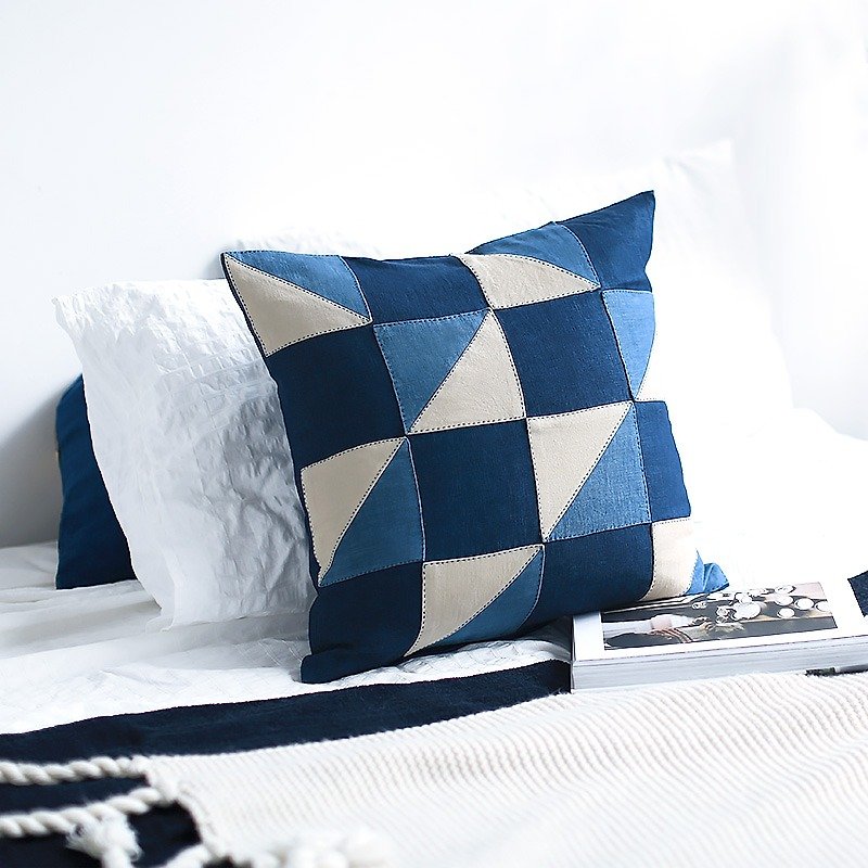 Patchwork Throw Pillow Cover, Mudcloth Pillow, Decorative Pillow, Cushion Cover, Linen Pillow Case, Plant dyed, Grandma Patchwork, Blue&White - หมอน - ผ้าฝ้าย/ผ้าลินิน สีน้ำเงิน