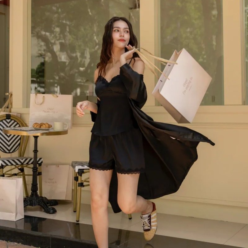 奢光緞面優雅新娘綁帶睡袍-質感黑 可電繡 - 睡衣/居家服 - 其他人造纖維 黑色