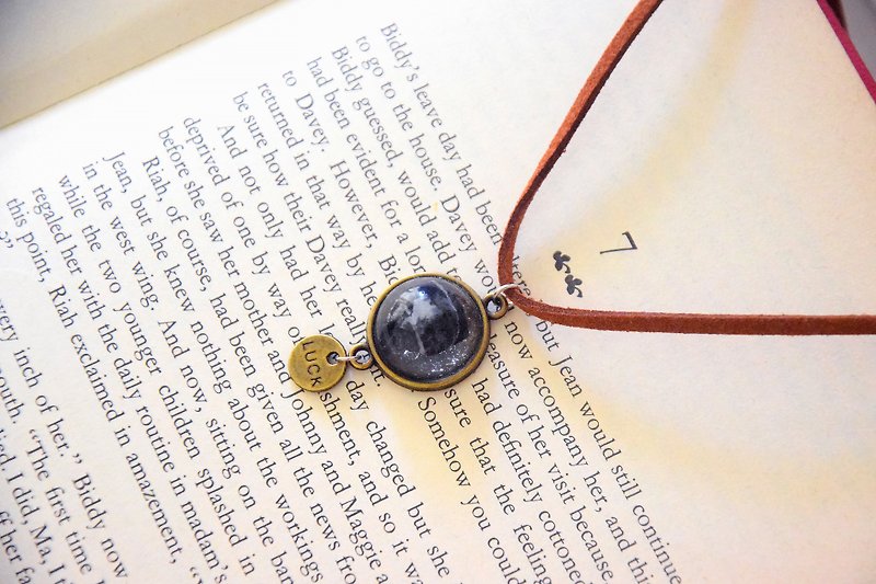 Black Natural Stone Mori/Forest Theme Vintage Resin Necklace - สร้อยคอ - หิน 