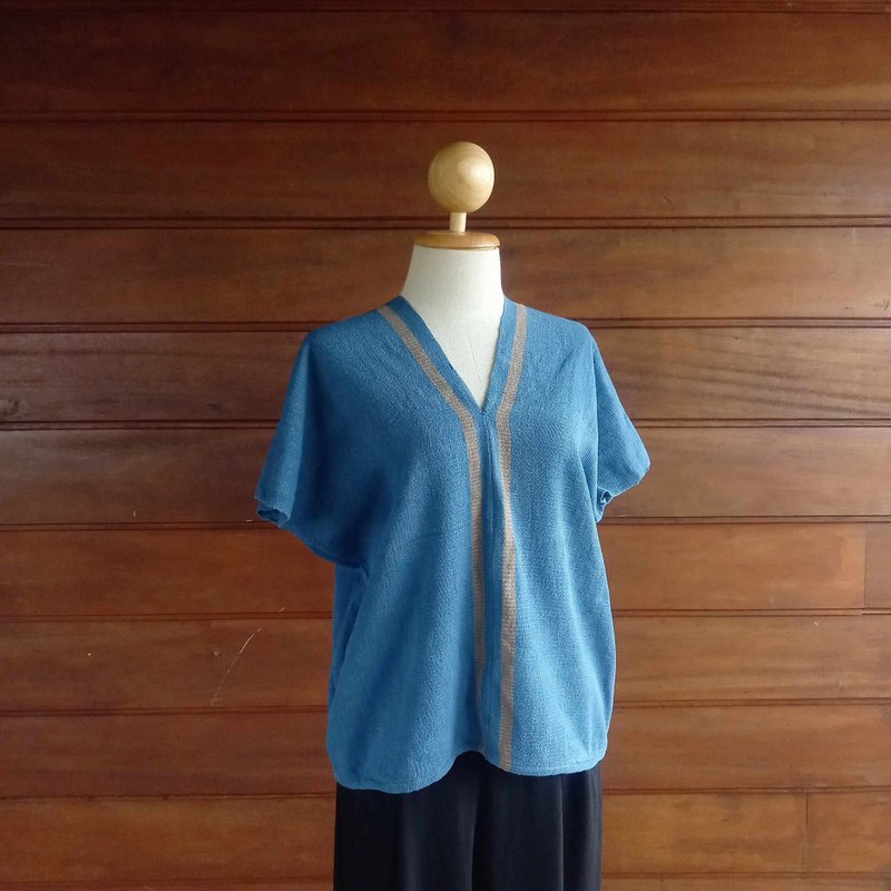 Hand-woven vegetable-dyed cotton blouse / Indigo / Brown line / Kantoi shirt - เสื้อเชิ้ตผู้หญิง - ผ้าฝ้าย/ผ้าลินิน สีน้ำเงิน