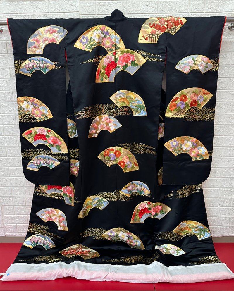 日本の花嫁の神聖な着物。UCHIKAKE. Wedding kimono - 其他 - 絲．絹 黑色