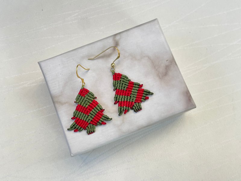 220829 Macrame South American Wax Wire Earrings Christmas Edition - ต่างหู - เครื่องประดับพลอย สีแดง