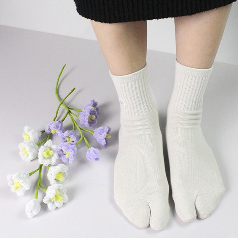【FOOTER】刺繡分趾中筒襪 (女襪-F01M) - 襪子 - 棉．麻 多色