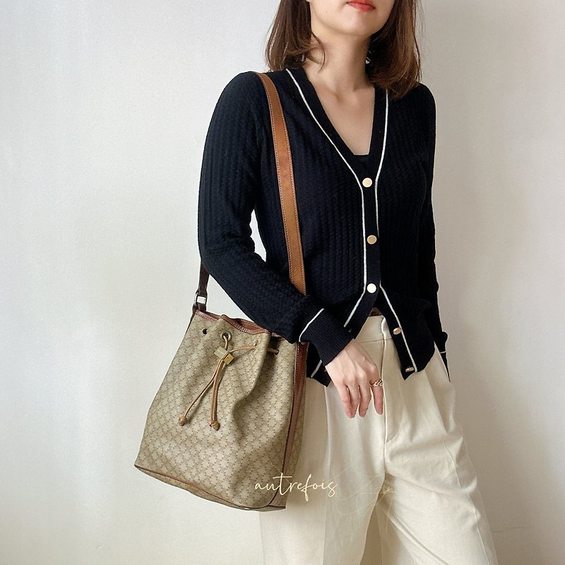 Second-hand Celine Macadam bucket bag light brown crossbody bag - กระเป๋าหูรูด - วัสดุกันนำ้ สีนำ้ตาล